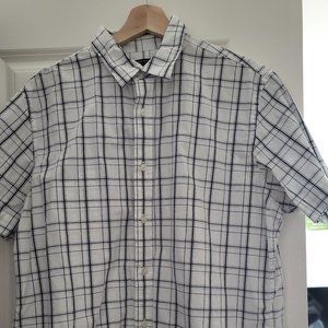 White and blue striped short sleeve shirt